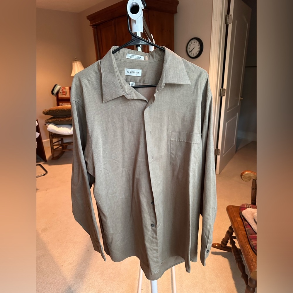 Van Heusen Button Down - Size XL